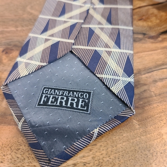 Gianfranco Ferre Silk Tie - Picture 2 of 3